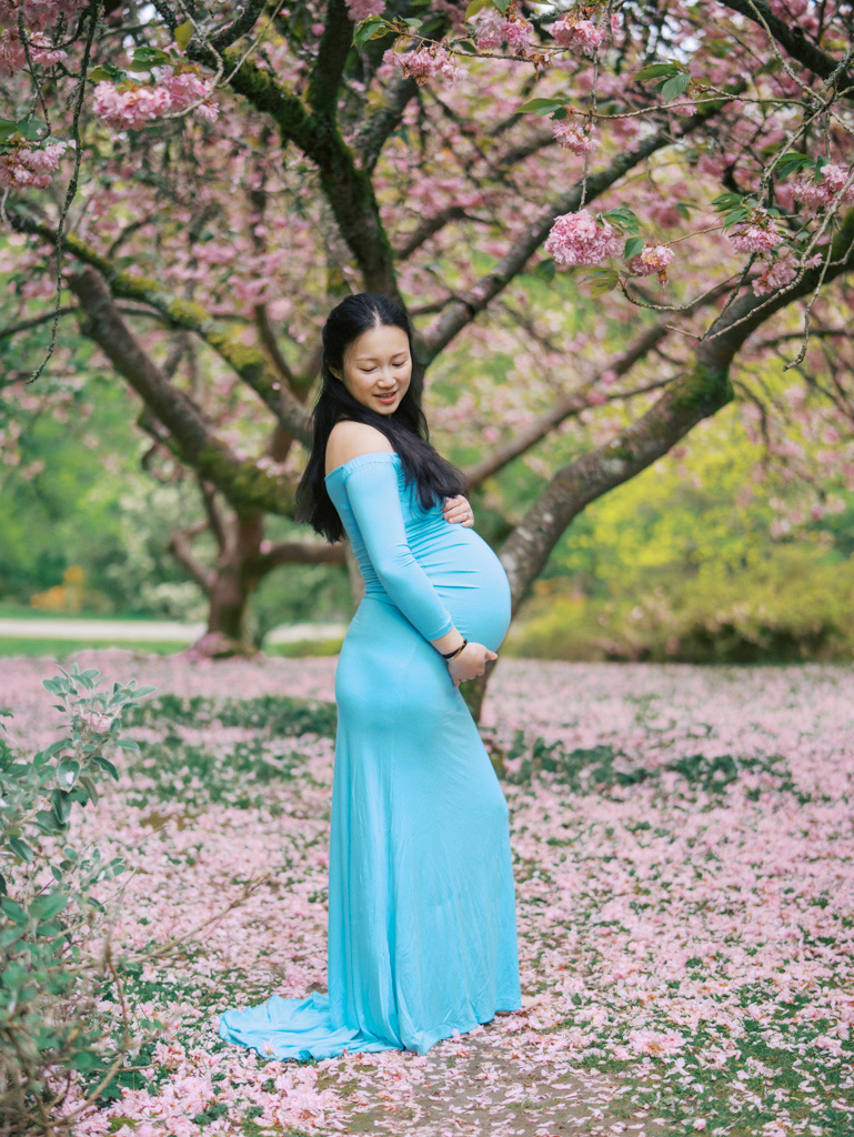 Expectant mother posing for Seattle cherry blossoms maternity photography session by Settle maternity photographer Tanya Zagumenov