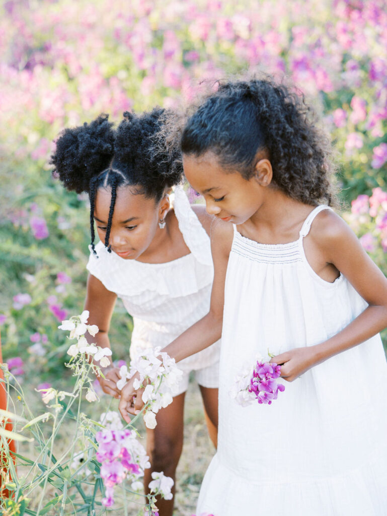 Sweet peas in Discovery Park for summer mini session in Seattle