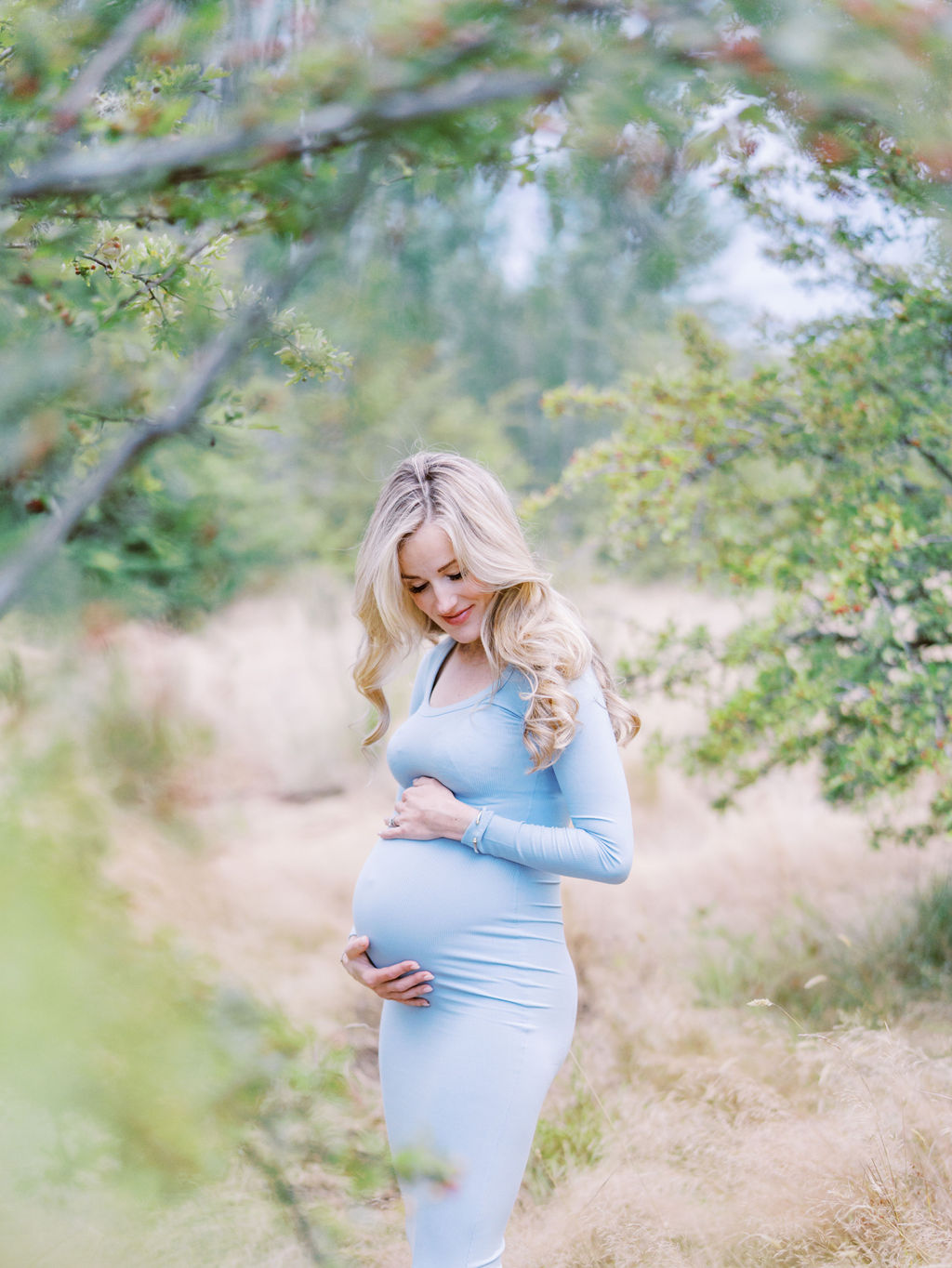Mom in a lifestyle maternity shoot who purchased her outfit at one of the top seattle maternity stores. Photo by Seattle Maternity Photographer Tanya Zagumenov