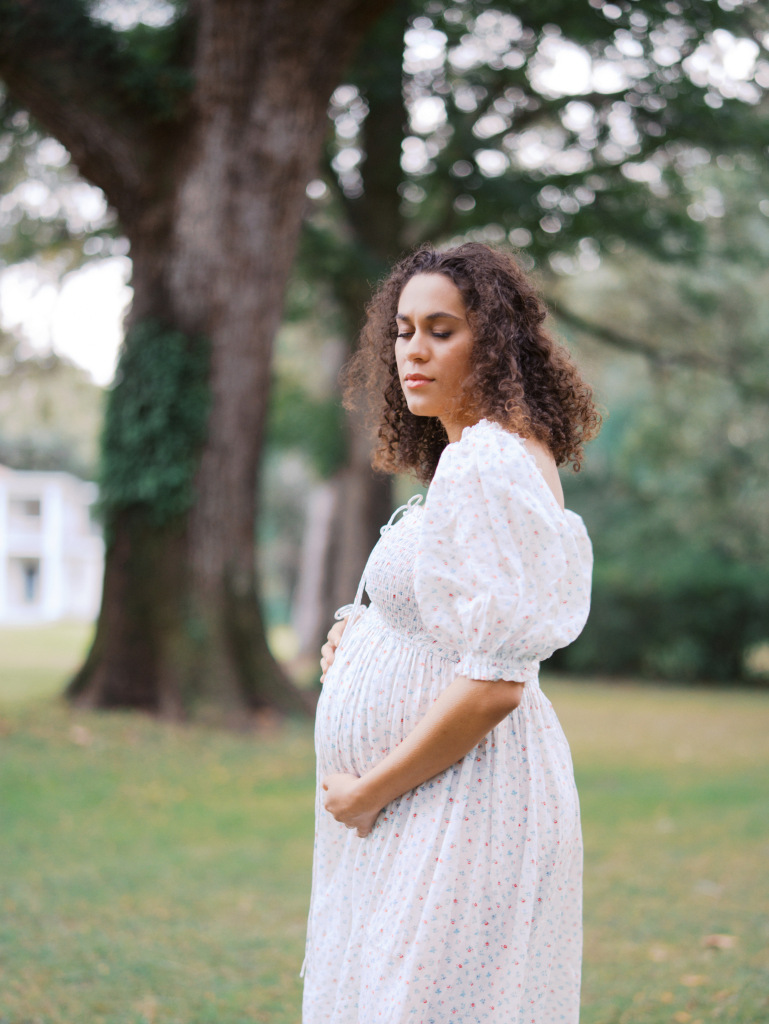 Pregnant mom cradling her belly by Seattle photographer Tanya Zagumenov