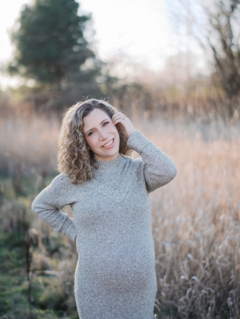 Pregnant mom looking radiant during a photoshoot